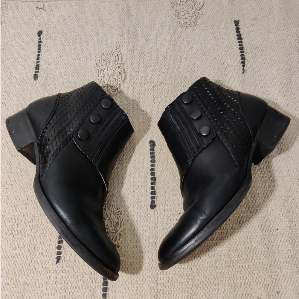 Ariat Spat Black Perforated Leather Wrap Button Ankle Boots Size 9.5 B